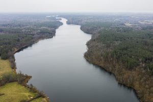 Dar vasarą dingęs vyras nerastas: išvyko paplaukioti valtimi į Asvejos ežerą ir negrįžo