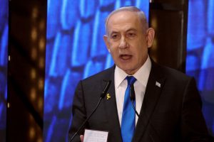 B. Netanyahu: Izraelis kovoja su „Hamas“ monstrais