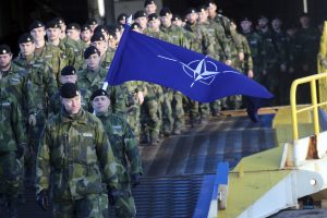 Į Latviją atvyko švedų kariai, sustiprinsiantys NATO brigadą