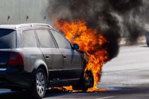 Mažeikiuose degė keturi automobiliai