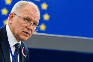 Andriukaitis: pacientas turi būti išgydytas, o ne siunčiamas vis pas kitą specialistą