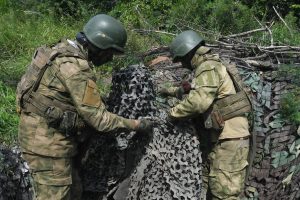 Britų žvalgyba: rusų pajėgos Pietų Ukrainoje pavargusios, joms trūksta šaudmenų