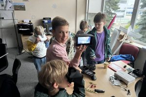 „Kids Go Tech“ akademija ugdo ir mažuosius dronų pilotus