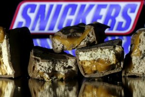 Šokoladukų „Snickers“ gamintoja atsiprašė, kad pavadino Taivaną šalimi