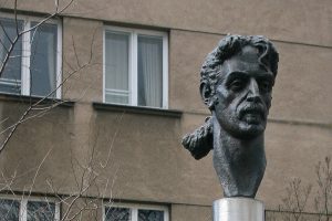 Dar vieno skvero sunaikinimo projektas: F. Zappa iš skvero stumiamas tyliai