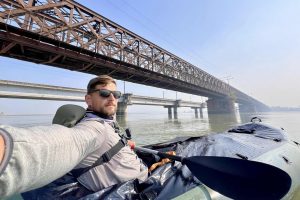 Iššūkis Indijoje: pripučiama baidare – Gangos upe
