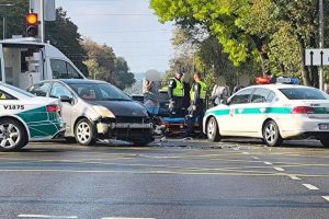 Vilniuje automobilis „Toyota“ partrenkė motociklininką