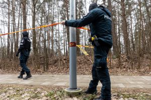 Siaubas Varėnos rajone: miške aptiktas jauno vyro lavonas