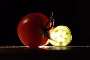 Agurkų ir pomidorų priežiūra: ką turi žinoti kiekvienas sodininkas?