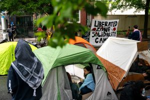 JAV policija išvaikė propalestinietišką stovyklą viename universitete, sulaikė 100 žmonių