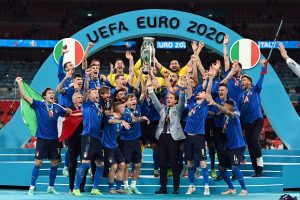 Europos futbolo sostą užėmė italai