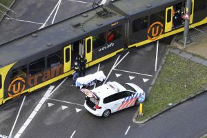 Nyderlanduose per šaudymą tramvajuje žuvo trys žmonės, policija suėmė įtariamąjį