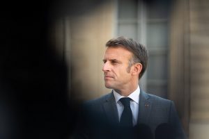 E. Macronas: kraštutinių dešiniųjų ir kairiųjų politika gali sukelti pilietinį karą