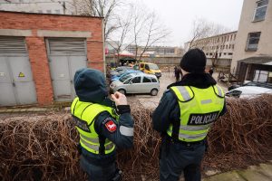 Garažą tvarkęs kaunietis aptiko tai, kas sudomino ir pareigūnus