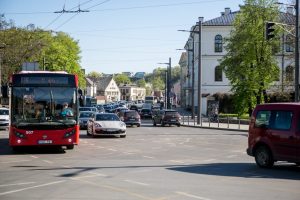 Sugrįžę rugsėjo spūstys nervus gadina ir mokiniams: vėluoja į pamokas