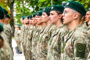 Kaune leitenanto laipsnį gavo pusšimtis kariūnų