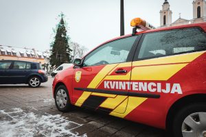 Sukrėsti kauniečiai po eglės padegimo: ką veikė apsaugininkai!?