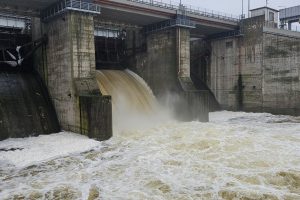 To nebuvo dešimtmetį: dėl potvynio atidarytos Kauno hidroelektrinės pralaidos