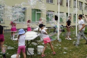 Tradicinė miestelio šventė Čekiškėje: nuo burbulų šou iki sferinio kino