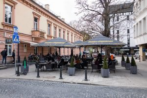 Siūloma neberiboti maitinimo įstaigų veiklos lauke