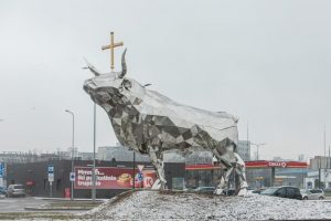 Ties įvažiavimu į Kauną iškilo įspūdingas miesto simbolis – Tauras