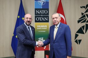 R. T. Erdoganas Vilniuje susitiko su C. Micheliu dėl Švedijos stojimo į NATO