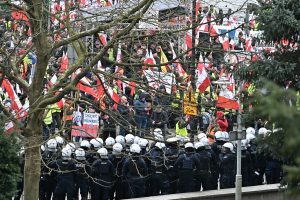 Per ūkininkų protestus Varšuvoje suimta mažiausiai 12 žmonių