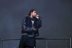 Rihannos mylimajam reperiui A$AP Rocky pateikti kaltinimai dėl šaunamojo ginklo panaudojimo