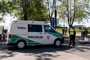 Šiauliuose pagrobtas mikroautobusas su valtimi bei žvejybos įrankiais