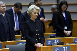 Europos Parlamentas tylos minute pagerbė spalio 7-osios išpuolio aukas