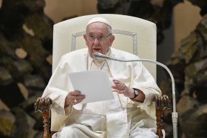 Popiežius sako pasirašęs atsistatydinimo raštą, jei sutriktų sveikata