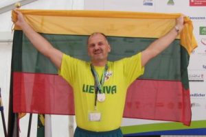 Kūjo metikas R. Medišauskas tapo pasaulio veteranų vicečempionu