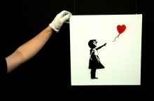 Londono policija pateikė kaltinimus dviem vyrams dėl Banksy kūrinio vagystės