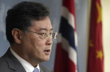 Buvęs Kinijos užsienio reikalų ministras oficialiai pašalintas iš partijos Centro komiteto