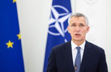 NATO vadovas teigia esantis šokiruotas pasikėsinimo į D. Trumpą