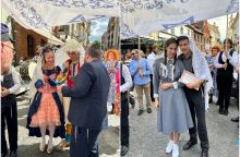 Netikėtumas gatvėje – žydiškos vestuvės