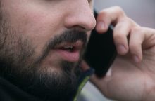 Telefoniniai sukčiai vėl praturtėjo: šiaulietė jiems atidavė apvalią sumelę