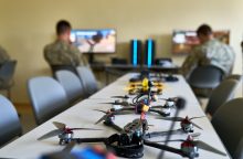 Kariuomenėje pirmą kartą surengtas dronų instruktorių kursas