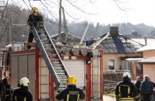 Aliarmas pakaunėje: ugniagesiai iškviesti gesinti degančio pečiaus