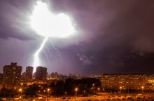 Baltarusijoje per audrą žuvo 6 žmonės ir sutriko elektros tiekimas