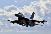 Nyderlandų gynybos ministras: naikintuvai F-16 į Ukrainą atvyks artimiausiu metu